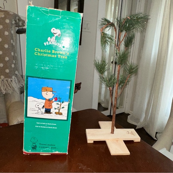 The Original Charlie Brown 24 Inch Christmas Tree 2010 Peanuts ProductWorks - Picture 2 of 15